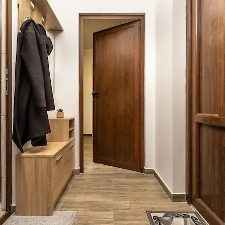 'little Little' House In The Town Center & Parking Apartment