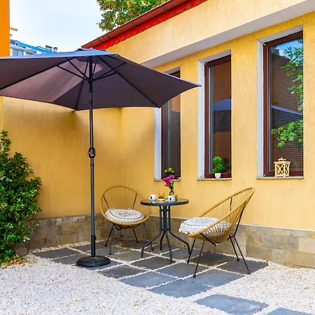 'little Little' House In The Town Center & Parking Apartment